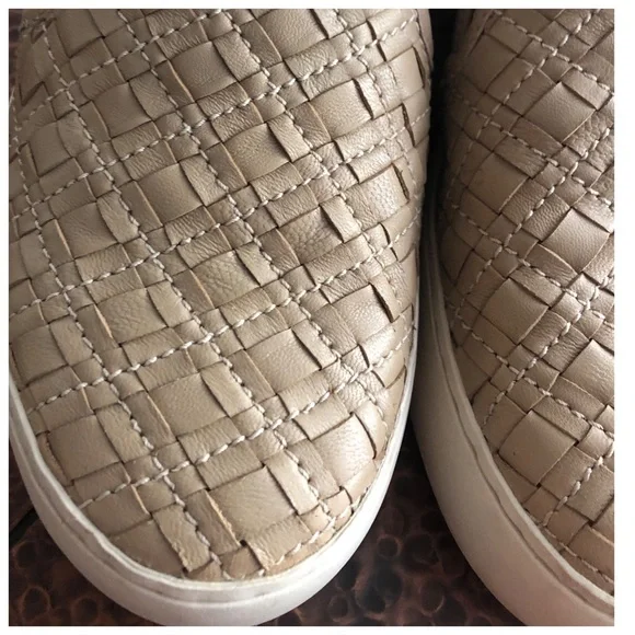 FRYE SLIP ONS SIZE 7.5 - Picture 4 of 13